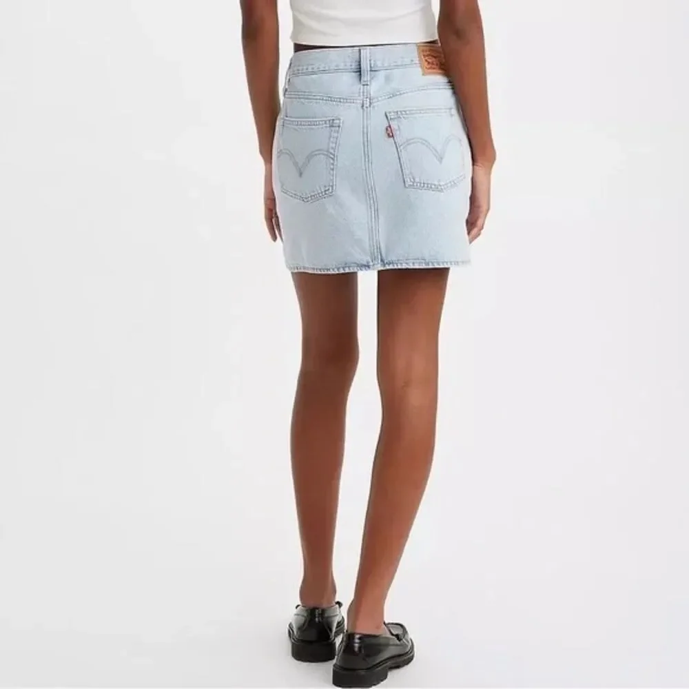Levi’s Icon Mid Rise Skirt In Light Blue - Picture 3 of 7